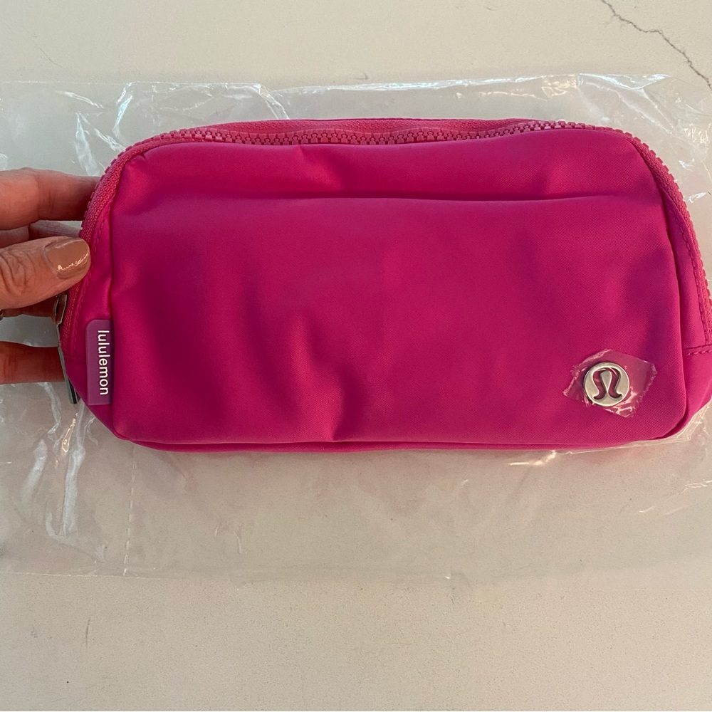 ***LAST ONE!!!**LULULEMON 1L EVERYWHERE BELT BAG IN SONIC PINK/WHITE - Picture 10 of 10